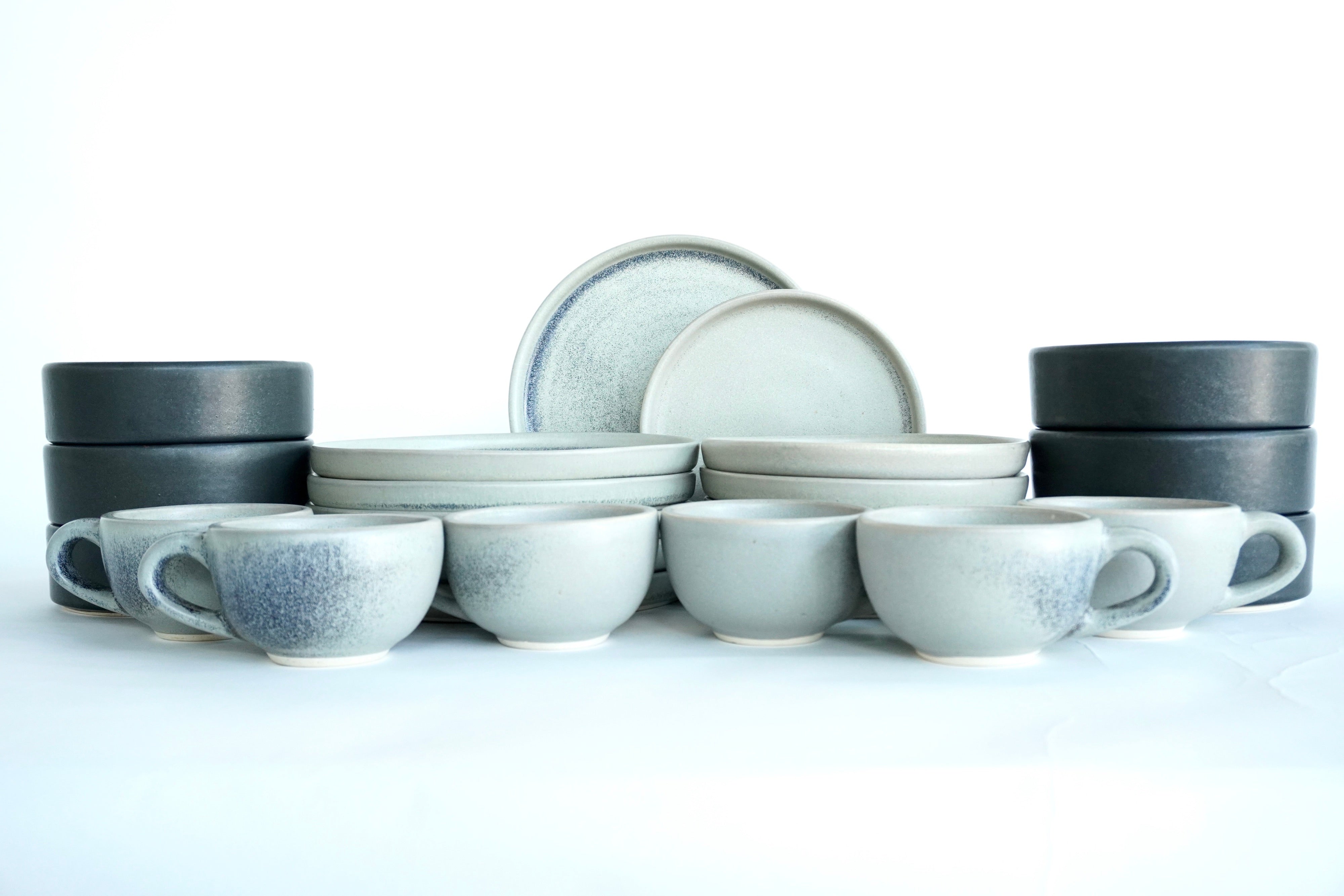 Mixta Gris mate & Piedra negra | Set de vajilla línea rústica para 6 personas