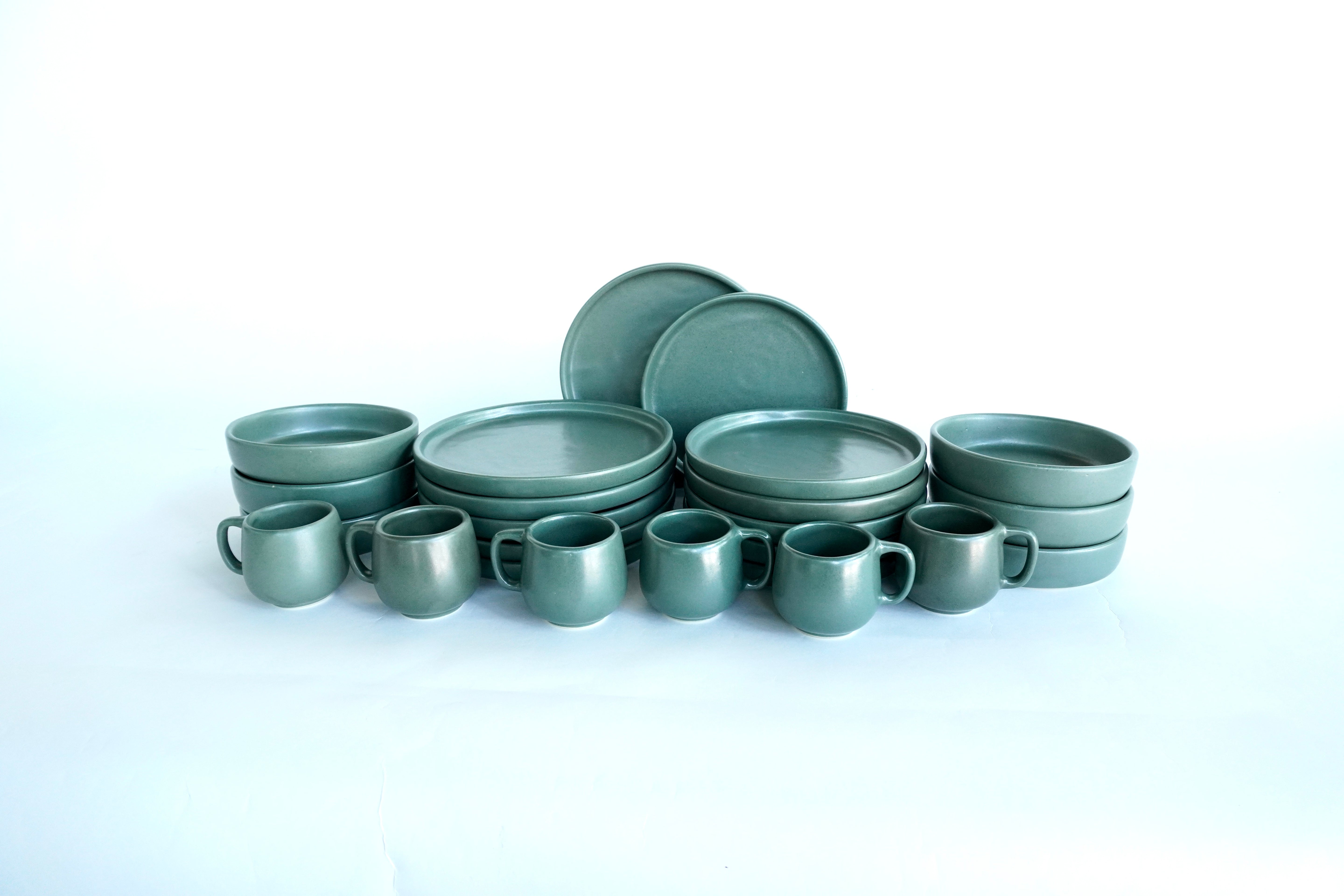 Olivo mate | Set de vajilla línea clásica para 6 personas