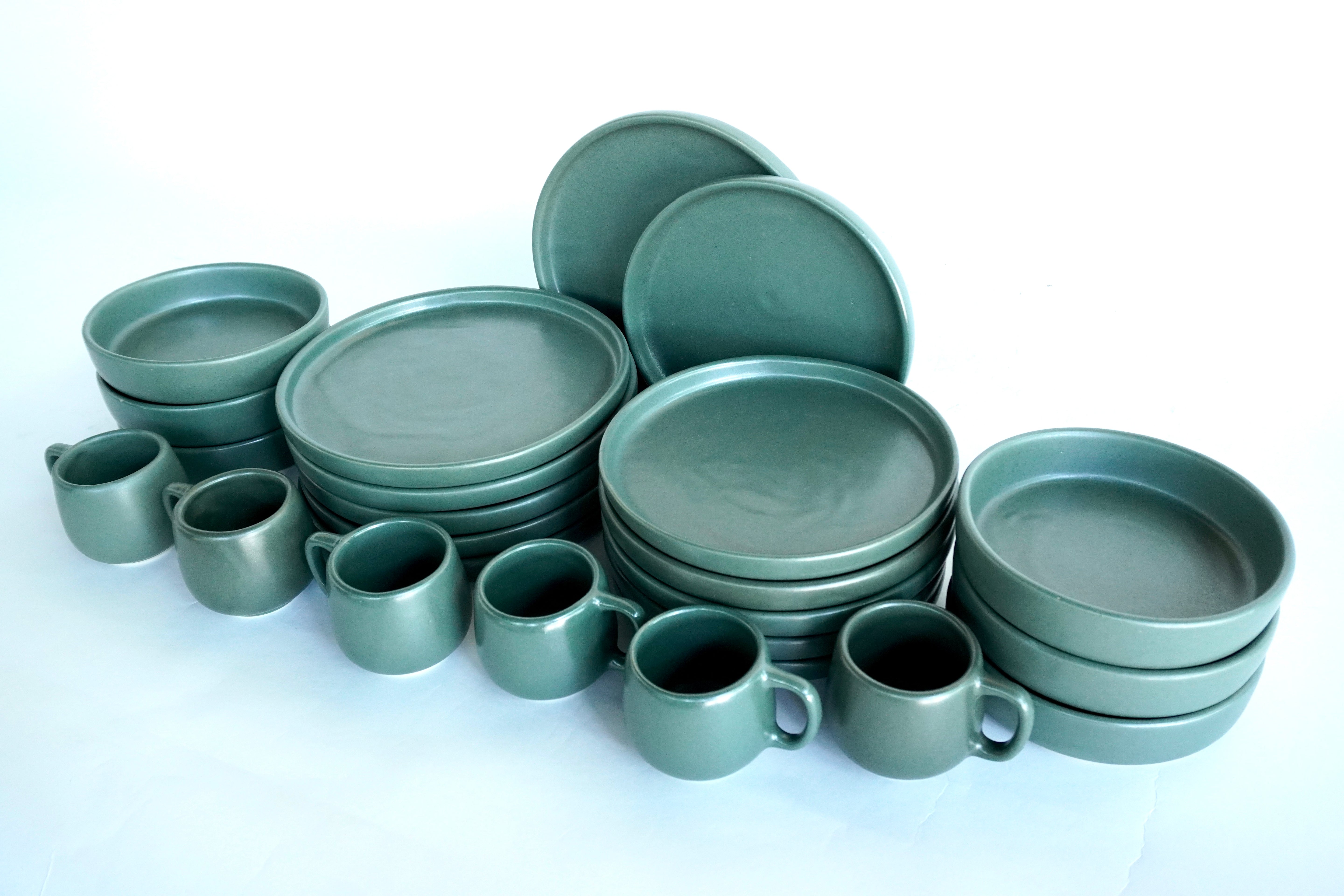 Olivo mate | Set de vajilla línea clásica para 6 personas