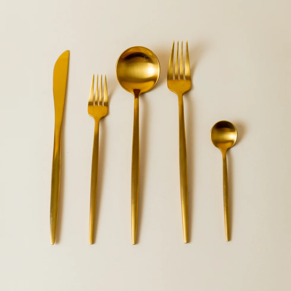Gold matte | Cubiertos skinny 5 piezas por servicio
